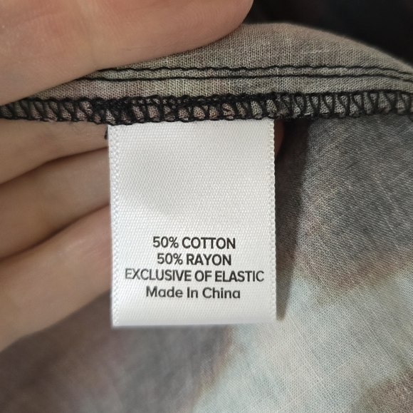 Evereve Hazel Blouse in Black Multi XS - Picture 9 of 9